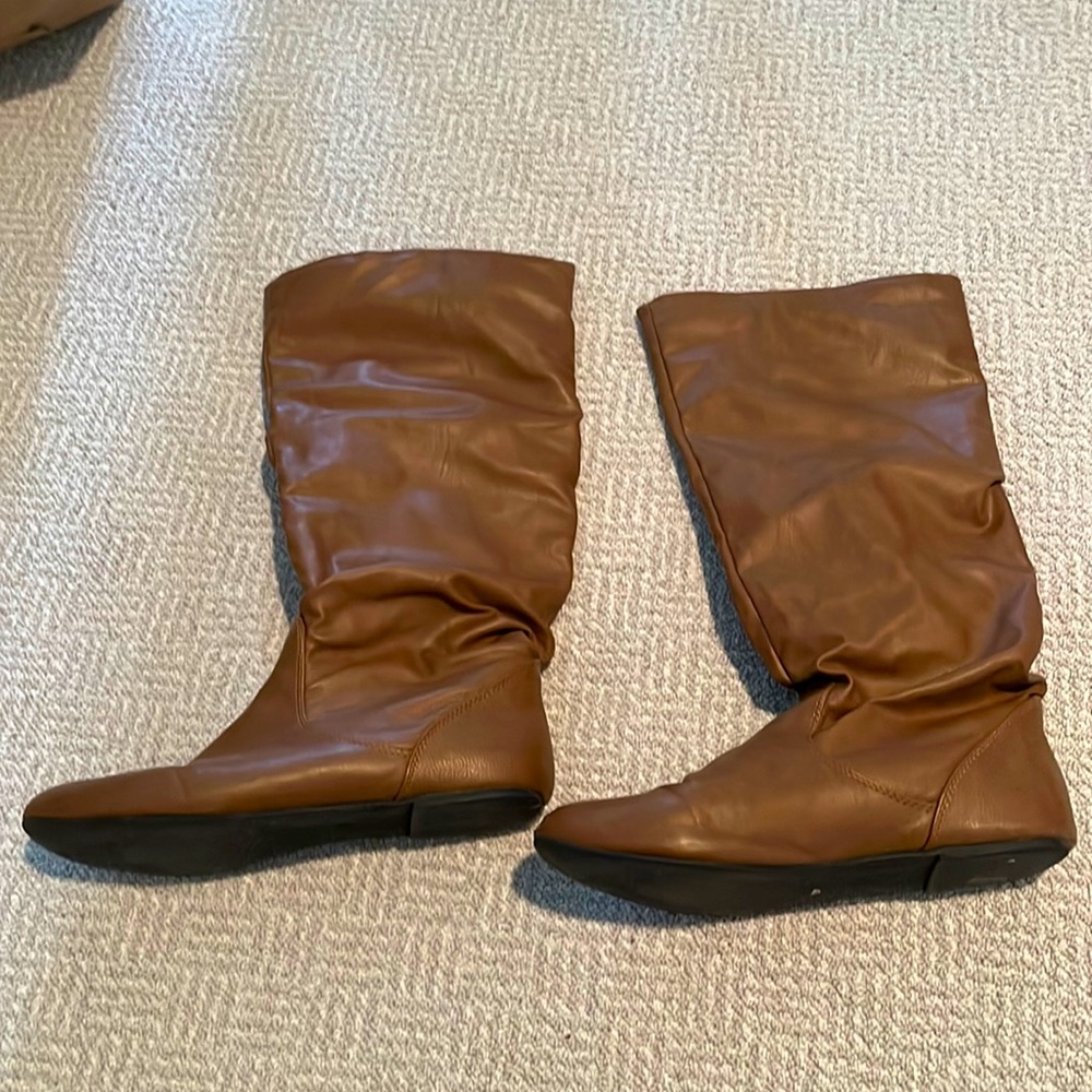 Brown leather high boots with a scrunch
